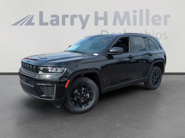 2026 Jeep Grand Cherokee Laredo Altitude