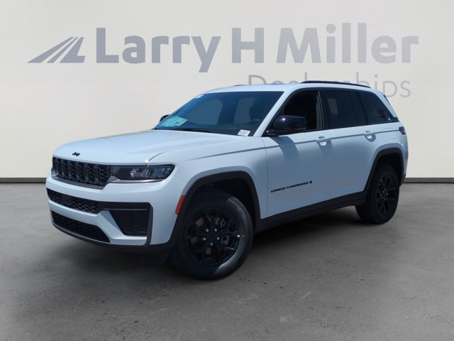 2026 Jeep Grand Cherokee Laredo Altitude